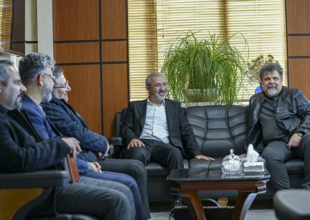 نشست شهردار کرج با عوامل سازنده قطار شهری/پیشرفت ۸۰ درصدی ایستگاه شهید سلطانی