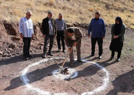 آیین کلنگ زنی طرح تولید و پرورش ماهی در بخش مرکزی شهرستان طالقان برگزار شد.