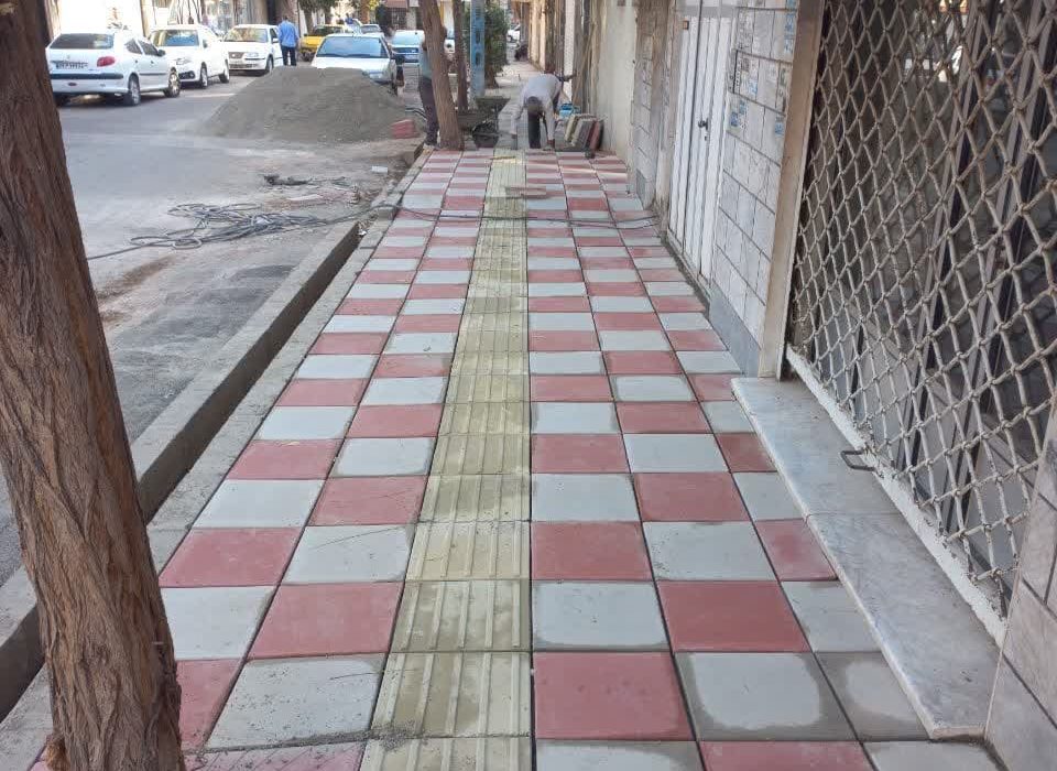 بهسازی پیاده روی معبر پرتردد شهر هشتگرد/ تکمیل مهم ترین تکه از پازل تسهیل تردد شهروندان عزیز