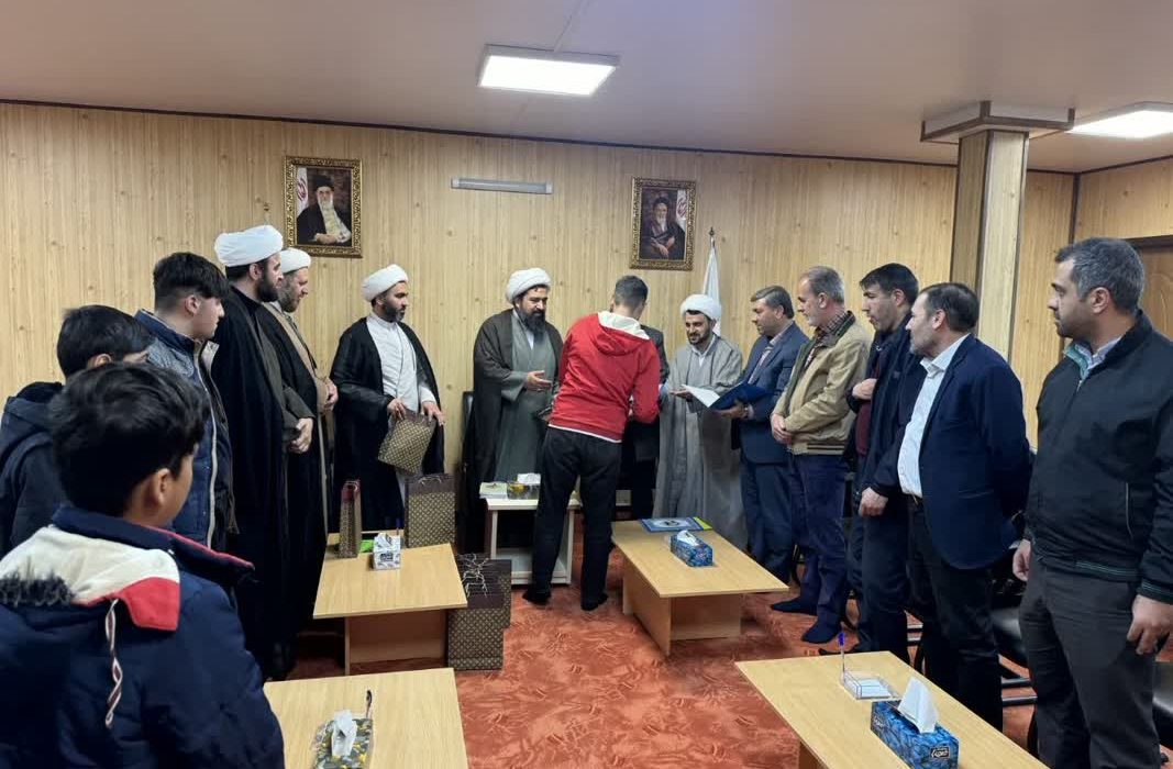 بمناسبت سالروز تشکیل کانون های فرهنگي هنري مساجد ،از كانونها و گروه سرود برتر شهرستان چهارباغ تقدير شد